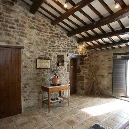 Country house Masia Montbru